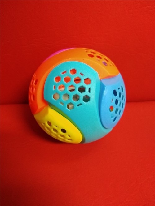 Bola Musical Infantil Super Maluca Colors com Luz a Pilha - 5 Unidades