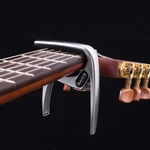 Clip-on guitarra Capo braçadeira de liga de zinco Single-handed Quick Change para Guitarras Clássicas
