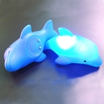 Gostar Colorlful Alterar cor LED Toque de Iluminação Dolphin Nightlight crianças Brinquedos do banho com água induzida Function