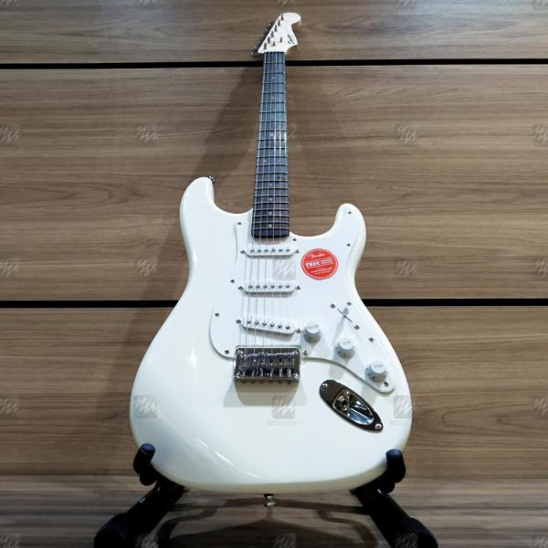 Guitarra Fender Squier Bullet Strato Branca Escudo Branco Arctic White 3 Single Coil - Fender