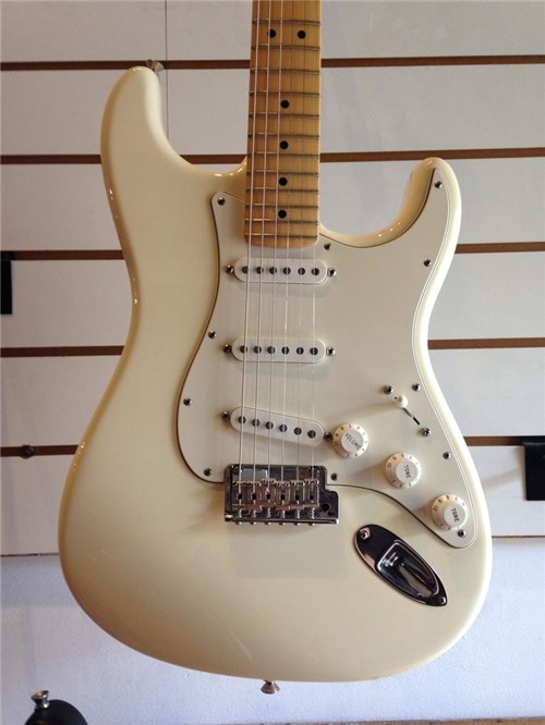 Guitarra Fender Stratocaster American Standard 2010 - Usada