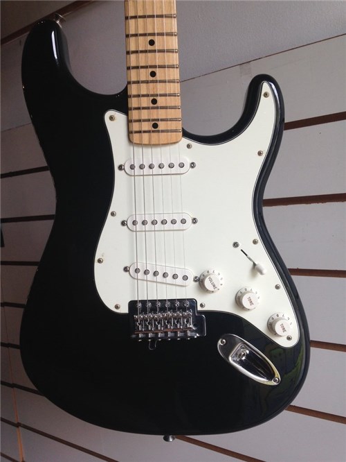 Guitarra Fender Stratocaster México 2015 - Usada