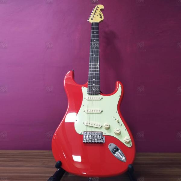 Guitarra Strato Tagima Memphis MG-32 Fiesta Red Strato Vermelha C/ Escudo Mint Green - Memphis