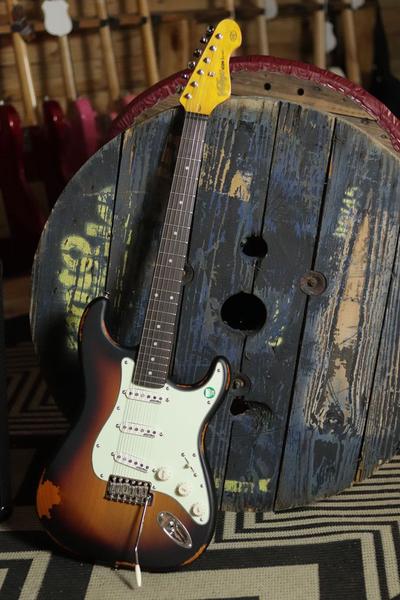 Guitarra Vintage Stratocaster Icon Series - V6MR