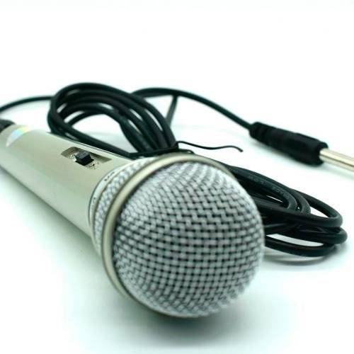Kit com 2 Microfones com Fio Profissional Dinâmico Dm 701 Prata