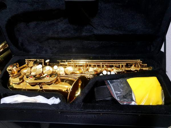 Saxofone Alto em Mib - Regency - Laqueado - C/ Estojo