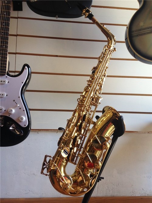 Saxofone Alto Yamaha Yas-275 + Estojo (Made In Japan)