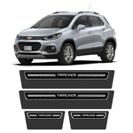 Soleira Chevrolet Tracker 2013 A 2020 Protetor De Portas Preto Premium Grafia Personalizada
