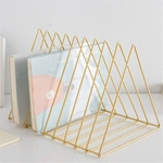 Triângulo de metal Iron Art Desktop Bookshelf Letter Magazine Suporte de rack de armazenamento