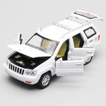 Ficha técnica e caractérísticas do produto 1/32 Scale EUA JEEP Grand Cherokee SUV Diecast metal Pull Back Six porta pode abrir Flashing Car Musical Toy Modelo para o presente Crianças