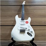 Ficha técnica e caractérísticas do produto Guitarra Fender Squier Bullet Strato Branca Escudo Branco Arctic White 3 Single Coil - Fender