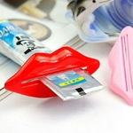 Ficha técnica e caractérísticas do produto 2Pcs Sexy Lip Toothpaste Tube Squeezer Dispenser Easy Holder Cartoon Casa De Banho