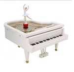 Ficha técnica e caractérísticas do produto Piano Musical Clássico com Enfeite Infantil - Unyhome