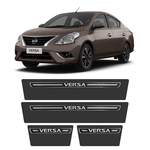 Ficha técnica e caractérísticas do produto Soleira Nissan Versa 2012 A 2020 Protetor De Portas Preto Premium Grafia Personalizada